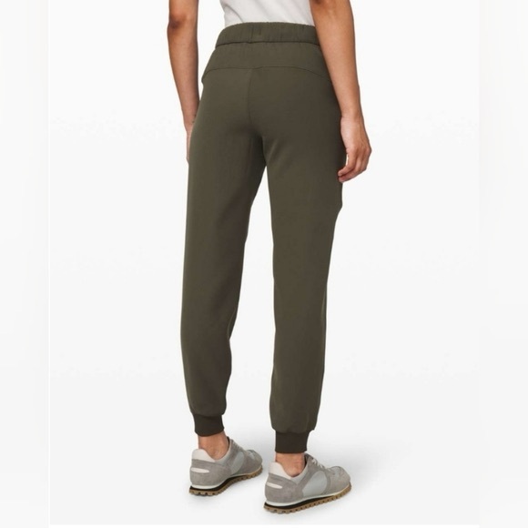 Lululemon On the Fly JoggerDark Olive size 8 - Picture 3 of 15